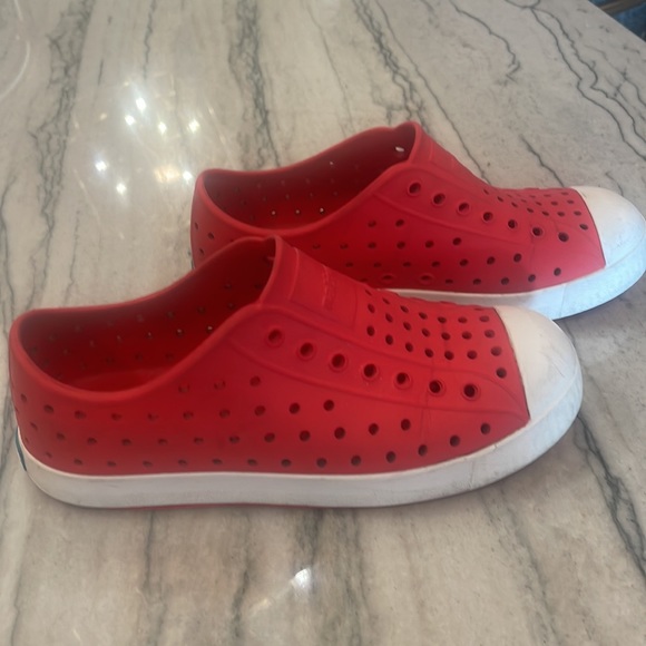 Native Shoes. Red. J2 - Picture 3 of 5